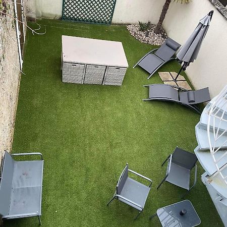 Anselme, F2 Duplex Avec Cour Commune Et Proche De La Mer ,2 Ver-sur-Mer 외부 사진