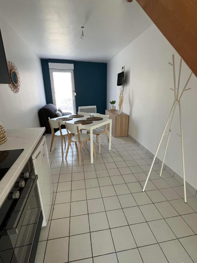 Anselme, F2 Duplex Avec Cour Commune Et Proche De La Mer ,2 Ver-sur-Mer 외부 사진