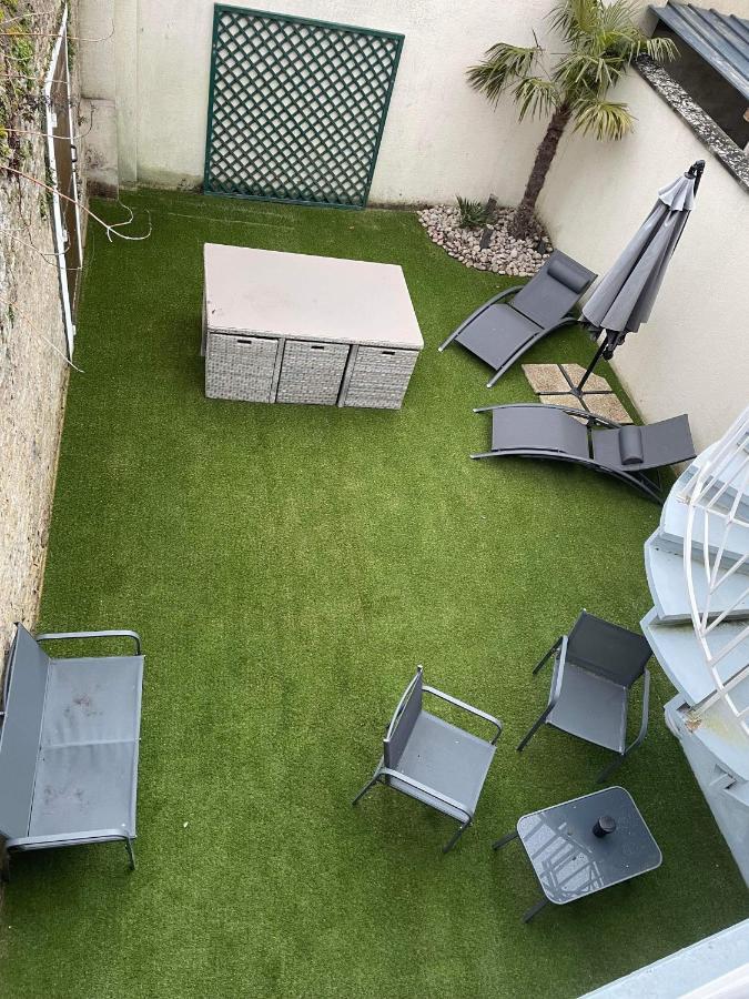 Anselme, F2 Duplex Avec Cour Commune Et Proche De La Mer ,2 Ver-sur-Mer 외부 사진